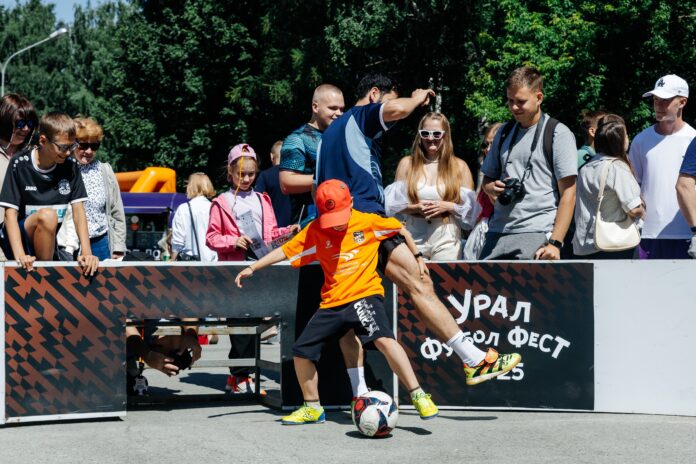 Урал Футбол Фест стал праздником единения болельщиков и ФК «Урал»-0