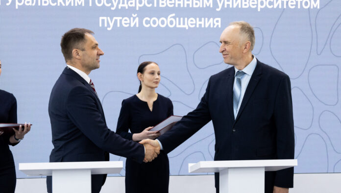 УрФУ и УрГУПС открывают эру совместного роста машиностроения на ИННОПРОМ!-0