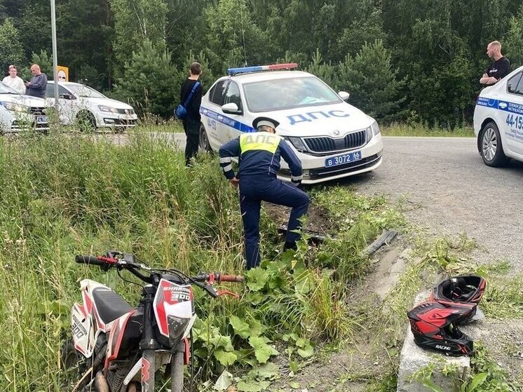 В Первоуральске подросток на питбайке столкнулся с патрульным автомобилем