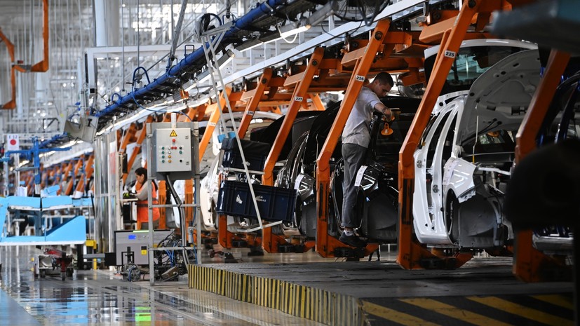 «Удалось возродить и двигать вперёд»: Путин рассказал, как отстаивал сохранение отечественного автопрома в 1990-е