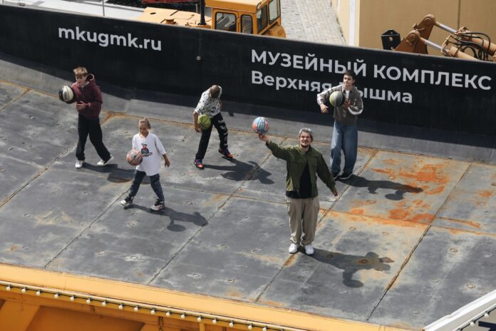 Яркое шоу баскетбольного фристайла прошло в Музейном комплексе Верхней Пышмы-0