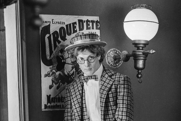 Юрий Мороз родился в 1956 году в Краснодоне. В 1979 году окончил Школу-студию МХАТ на курсе Виктора Монюкова и присоединился к труппе столичного Ленкома. В этом театре он служил до 1987 года. Я не был ведущим актером, меня действительно брали в дубль к Саше Абдулову У меня были и главные роли, но это не сопоставимо с тем же Абдуловым, Янковским Сказать, что я был неудовлетворен нет , вспоминал он о своем театральном периоде.Кинодебют актера состоялся в 1980 году в исторической дилогии Сергея Герасимова о Петре I Юность Петра и В начале славных дней . Одной из самых узнаваемых ролей Мороза стал Тоня в мюзикле Принцесса цирка (<em>на фото кадр со съемок</em>). Еща он сыграл почтальона в Мэри Поппинс, до свидания! и появился в других работах. (Николай Малышев / ТАСС)