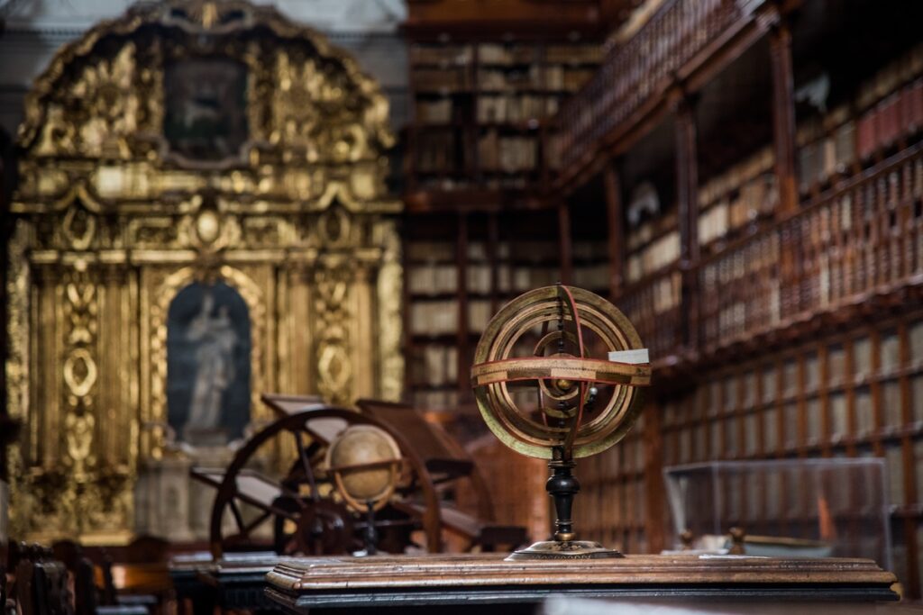 Библиотека и модель глобуса