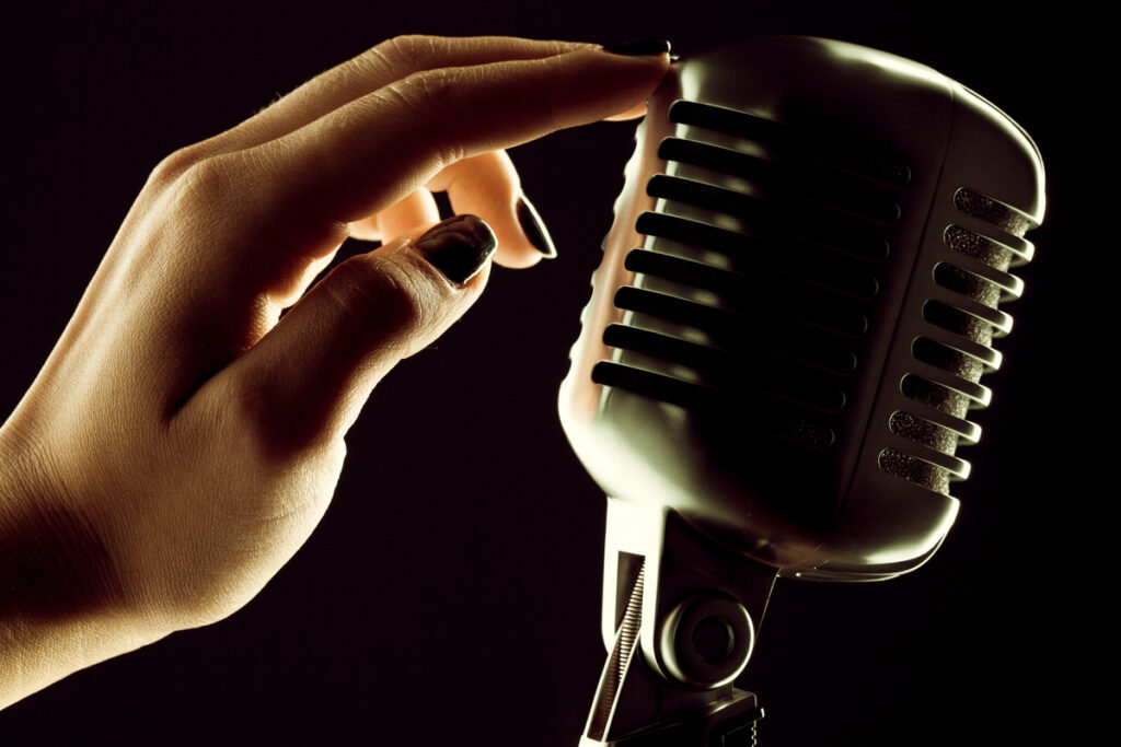 Микрофон в стиле ретро