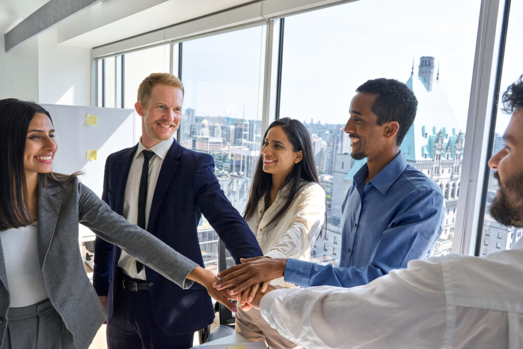 Сотрудники объединяются в команду