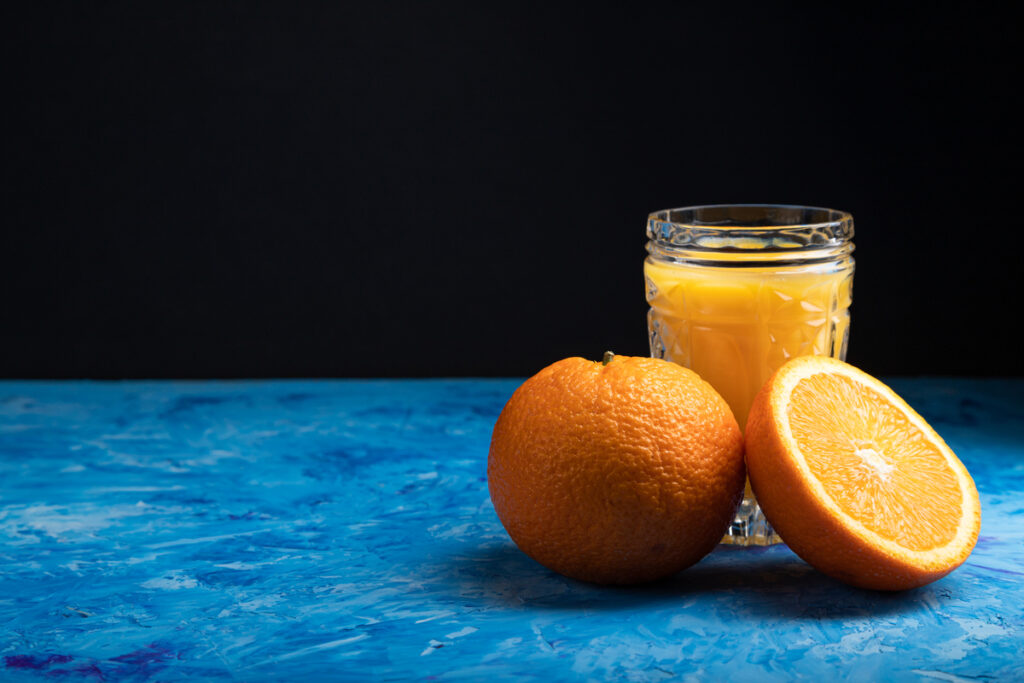 Стакан апельсинового сока