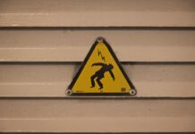 Эксперименты с неожиданными результатами Знак удара электрическим током