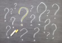 Обычные вопросы с удивительными объяснениями знаки вопроса, нарисованные мелом на доске