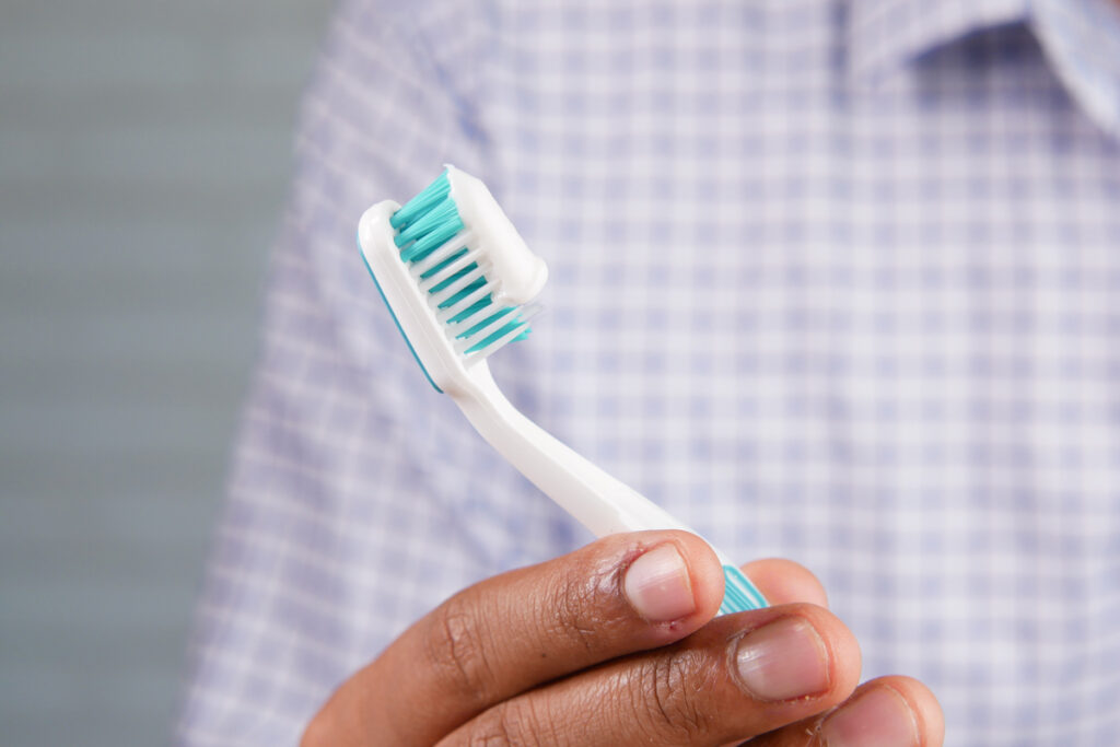 Зубная щетка с пастой