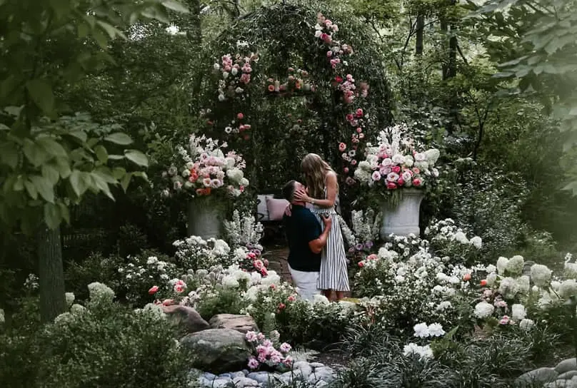 Кольцо Тейлор Свифт и Трэвиса Келси от Киндред Любек стало символом любви-0