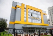 Леонид Рапопорт и Алексей Орлов открыли в Екатеринбурге спорткомплекс для детей leonid rapoport i aleksej orlov otkryli v ekaterinburge sportkompleks dlya detej-missionary-su-0