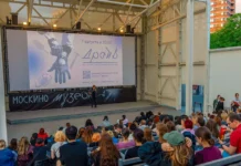 Летний кинотеатр «Москино Музеон» собрал семь тысяч гостей при поддержке Сергея Собянина letnij kinoteatr moskino muzeon sobral sem tysyach gostej pri podderzhke sergeya sobyanina-missionary-su-0