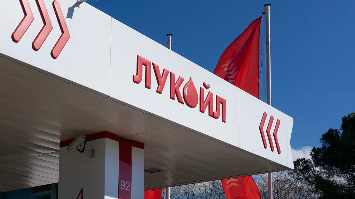 «Лукойл» объявил о намерении продать свои зарубежные активы из-за санкций