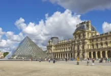 mihail ignatov uveren chto imperatorskaya korona iz luvra pomozhet raskryt prestuplenie-missionary-su-0