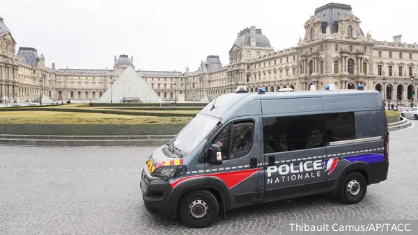 Названа сумма ущерба от ограбления Лувра