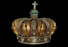 Возле Лувра обнаружена поврежденная корона Евгении, министр Рашида Дати обещает решить проблему быстро vozle luvra obnaruzhena povrezhdennaya korona evgenii ministr rashida dati obeshhaet reshit problemu bystro-missionary-su-0