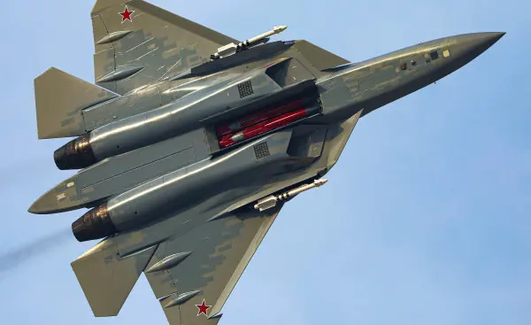 Российский истребитель Су-57Э на авиасалоне в Дубае. (Нина Падалко / РИА Новости)