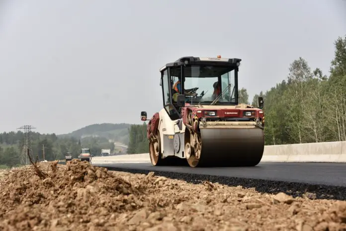 Денис Паслер и Марат Хуснуллин обсудили преобразование дорог Свердловской области-0