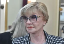 Вера Алентова и Анатолий Лобоцкий простились в Театре имени Пушкина vera alentova i anatolij loboczkij prostilis v teatre imeni pushkina-missionary-su-0