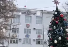 gennadij onishhenko i andrej tarasov obsuzhdayut reshenie problemy v roddome novokuzneczka-missionary-su-0