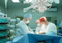 Хирург Голоднов провёл уникальную операцию в Свердловском онкодиспансере hirurg golodnov provyol unikalnuyu operacziyu v sverdlovskom onkodispansere-missionary-su-0