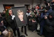 Важные моменты прощания с Верой Алентовой и Анатолием Лобоцким в Театре Маяковского vazhnye momenty proshhaniya s veroj alentovoj i anatoliem loboczkim v teatre mayakovskogo-missionary-su-0