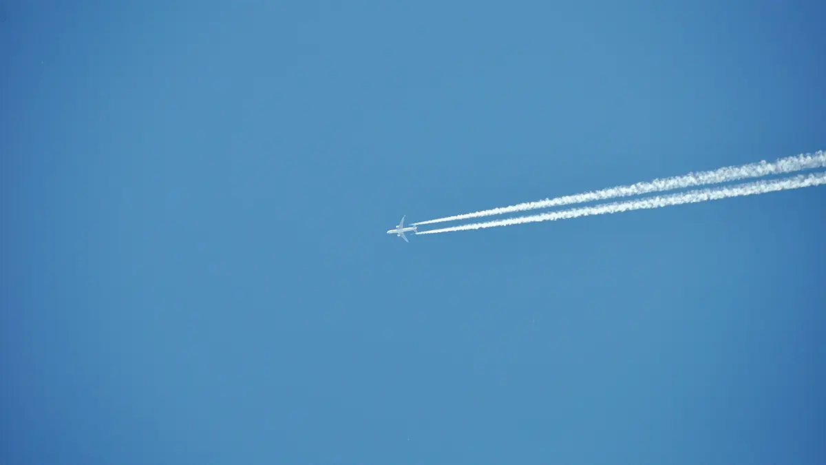 Двигатель пассажирского самолета Boeing взорвался в воздухе над Нигерией