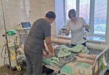 Девочку, пострадавшую от удара ножом отца, спасают врачи Приморья devochku postradavshuyu ot udara nozhom otcza spasayut vrachi primorya-missionary-su-0