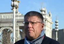 novoe osveshhenie vdnh sozdaet letnee nastroenie v moskve-missionary-su-0