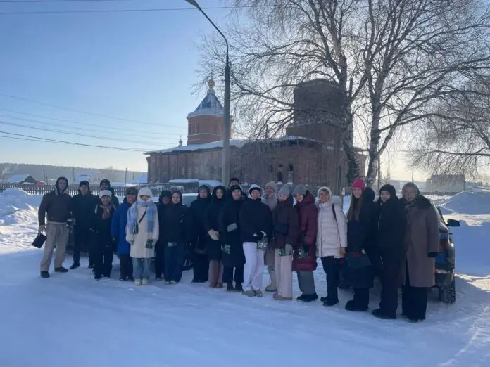 Студенты УрФУ обновляют облик поселков Сысертского округа-0