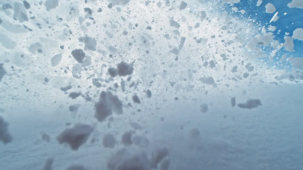 Снежная лавина накрыла женщину с ребенком в горах Дагестана