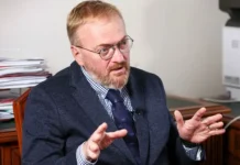 vitalij milonov rassmotrit kostyumy shou natashi korolevoj v krasnodare-missionary-su-0
