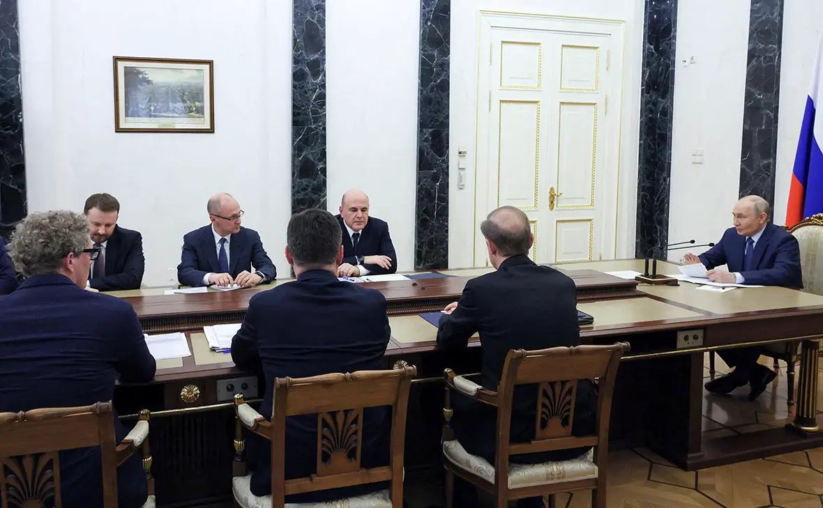 Владимир Путин (справа) (Михаил Метцель / Sputnik / Reuters)