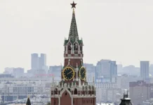 errol mask i tommi robinson v bare shalyapin otelya metropol v moskve-missionary-su-0