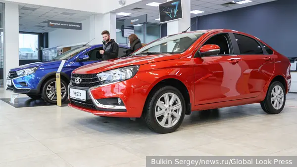 «АвтоВАЗ» запустил продажи новых версий Lada Vesta и Aura