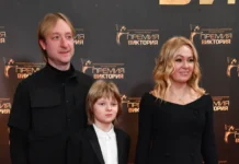 Александр Плющенко героически выступил в шоу отца aleksandr plyushhenko geroicheski vystupil v shou otcza-gazetart-ru-0