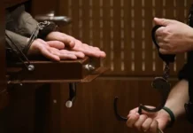 Андрей Черкашин получил условный срок за поджог у Oxxxymiron andrej cherkashin poluchil uslovnyj srok za podzhog u -gazetart-ru-0