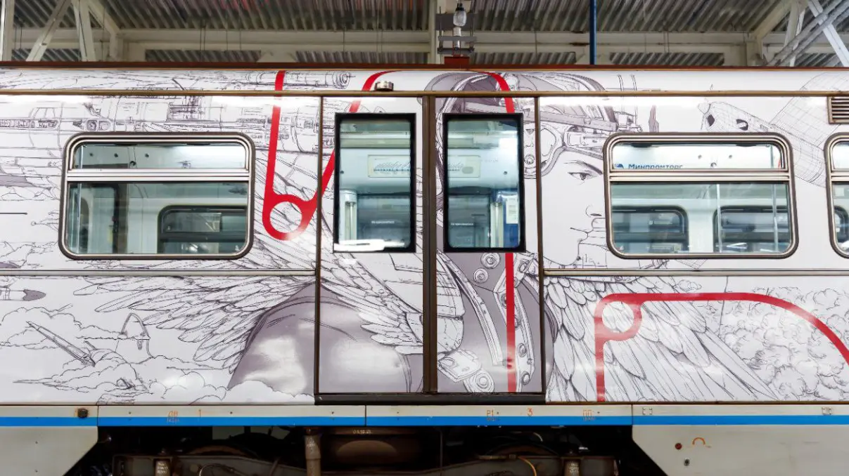 Тематический поезд в честь 120-летия Минпромторга России запустили в метро