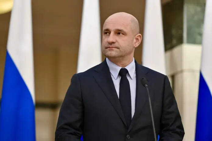 Артем Жога передает новогоднее обращение к Уралу от Владимира Путина-0