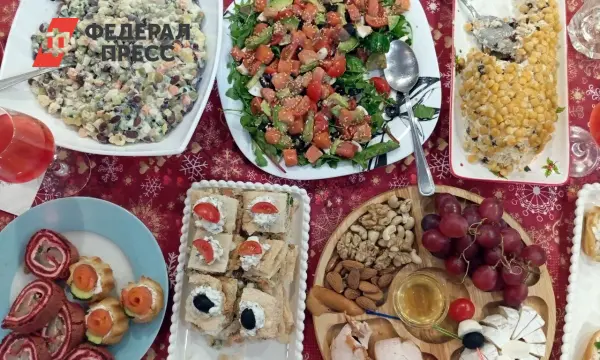 Цены на Оливье, шубу и шампанское на новогоднем столе в 2024 году-0