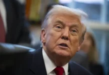 Дональд Трамп подарил Ахмеду Аш-Шараа духи Trump Victory 47 donald tramp podaril ahmedu ashsharaa duhi 47-gazetart-ru-0