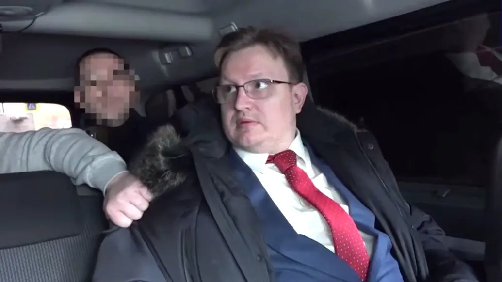 Момент задержания шокированного экс-сотрудника МИД Коновалова попал на видео