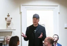 Илон Маск обвинил комиссаров ЕС в гибели Европы ilon mask obvinil komissarov es v gibeli evropy-gazetart-ru-0