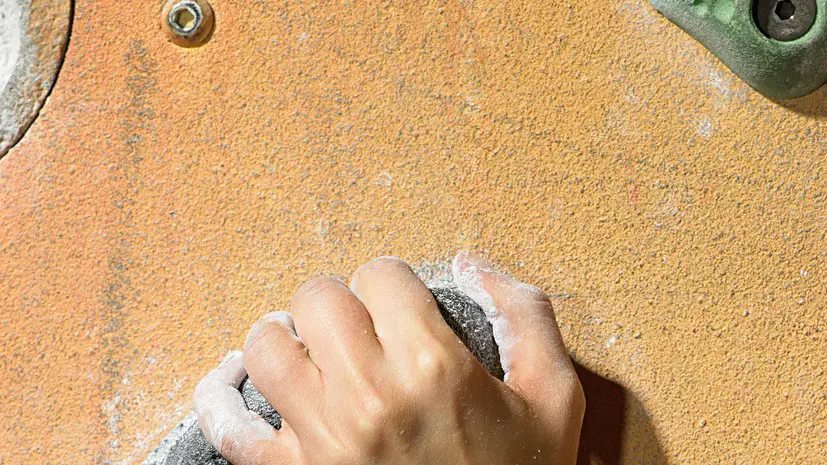 Челябинец выплатит компенсацию девочке за травмы на тренировке по скалолазанию