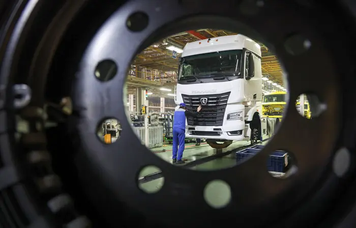 КАМАЗ возвращается к стандартному рабочему графику с ноября-0