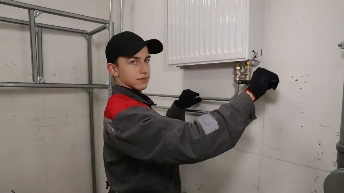 Пожаловаться на отсутствие отопления можно через портал «Госуслуги». Теперь ответственное лицо, не обеспечившее тепло в квартире, получит за это штраф