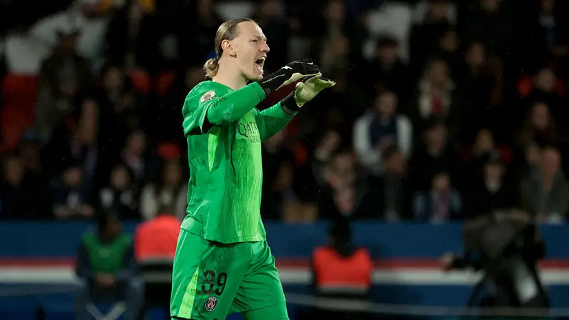 В ПСЖ опровергли слухи об уходе Сафонова