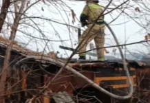 МЧС России быстро ликвидировало пожар в бане частного сектора Кургана mchs rossii bystro likvidirovalo pozhar v bane chastnogo sektora kurgana-gazetart-ru-0