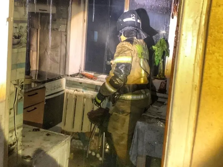 Загоревшийся холодильник едва не погубил двух жителей Кургана