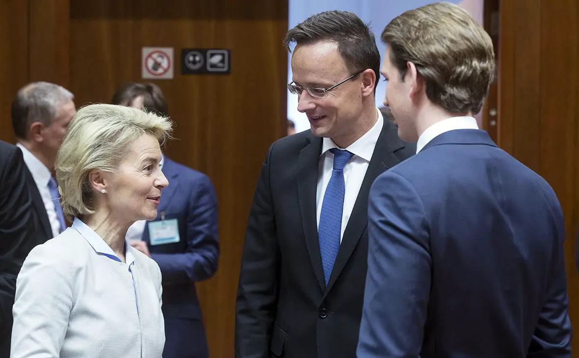 Урсула фон дер Ляйен и Петер Сийярто (Thierry Monasse / dpa / Global Look Press)
